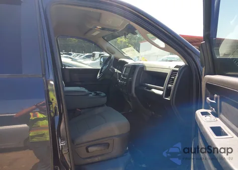 2018 Ram 1500 Express 4X4 6'4 Box из США, поврежденный, VIN 1C6RR7FT6JS256826